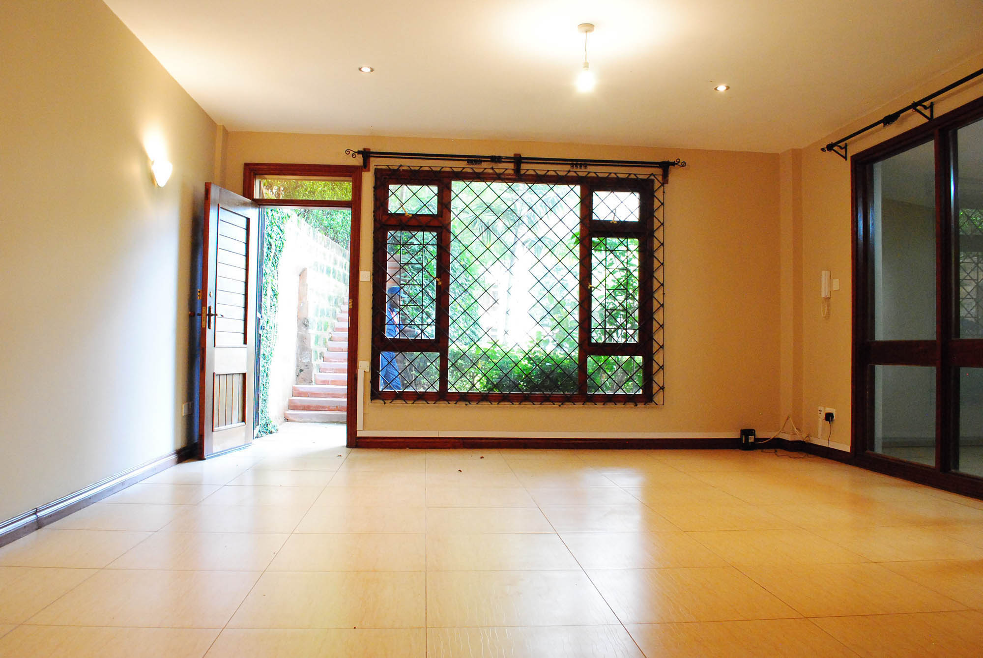 2 Bedroom Apartment with a Garden in Riverside Drive