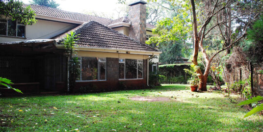 Charming 4 Bedroom Townhouse In Lavington With A Private Garden